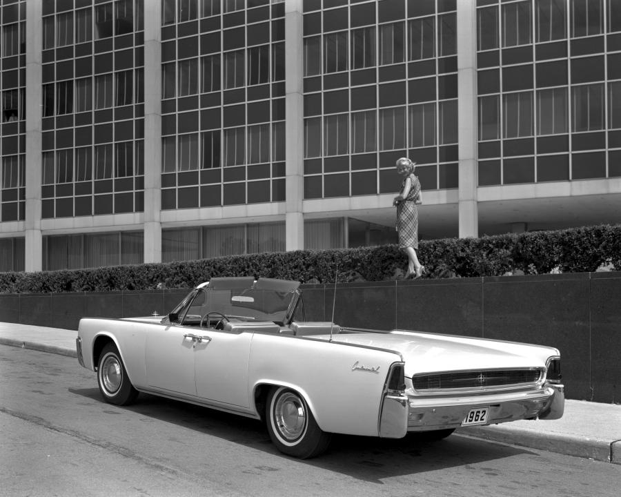  Lincoln Continental 1961 года  (фото 4 из 7)